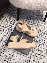 THICK-SOLED THONG SANDAL IN MACAROON BEIGE LAMBSKIN