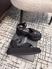 THICK-SOLED THONG SANDAL IN BLACK DENIM