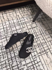 FLAT MULES IN BLACK CALFSKIN