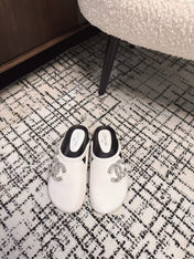 FLAT MULES IN WHITE CALFSKIN