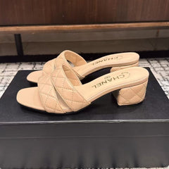 MID HEEL MULES IN MACAROON BEIGE SHEEPSKIN