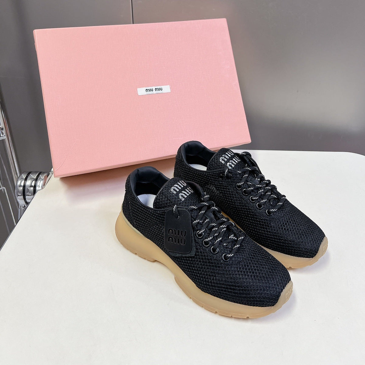 BASIC SNEAKERS IN BLACK MESH