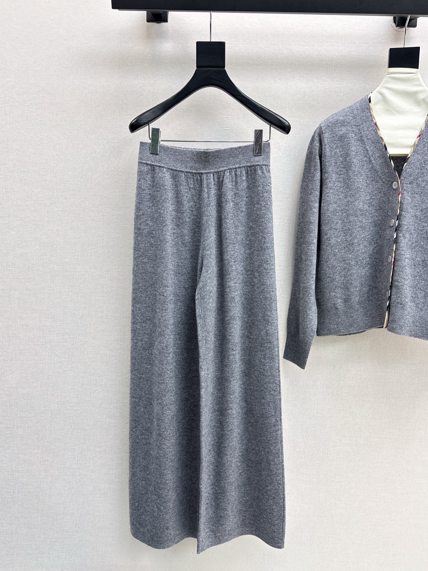 BURBERRY 25S CARDIGAN AND STRAIGHT-LEG PANTS SET 097