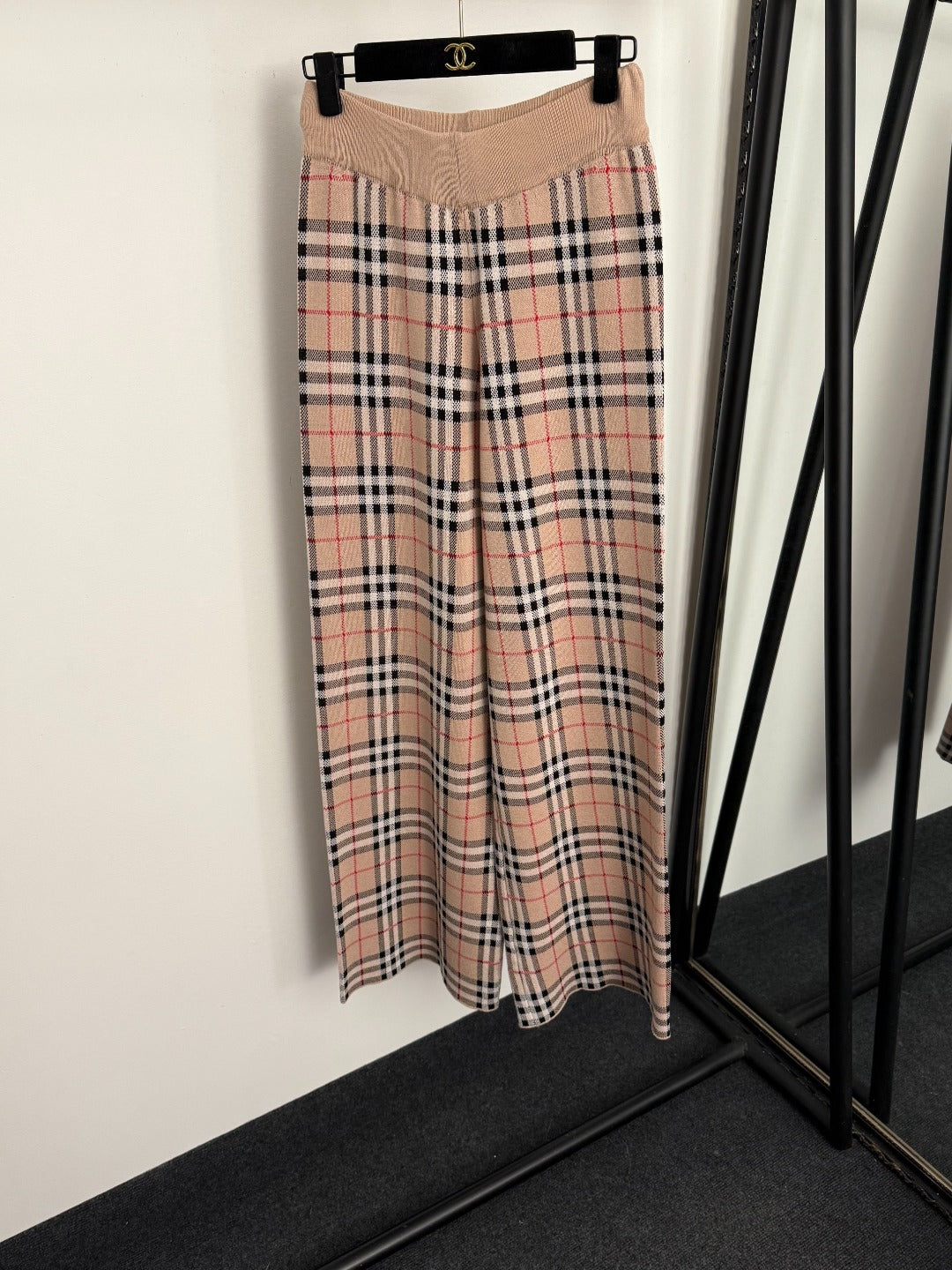 BURBERRY 25S KNITTED SET 079