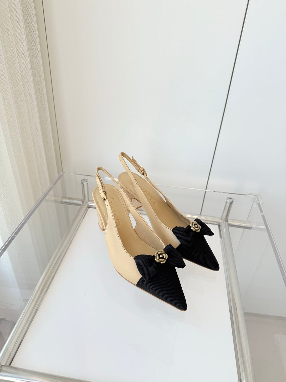 SLINGBACKS 65 MM IN BEIGE CALFSKIN AND BLACK CANVAS