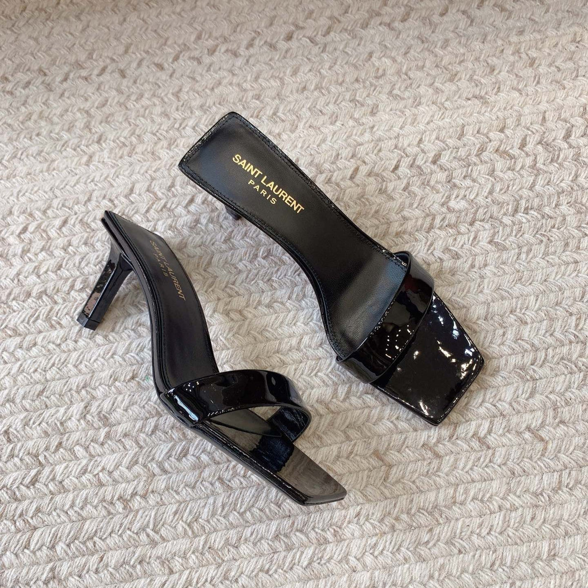 HIGH MULES WITH SQUARE TOE IN BLACK GLOSSY CALFSKIN