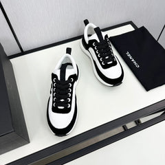 SNEAKER IN BLACK SUEDE AND WHITE CALFSKIN