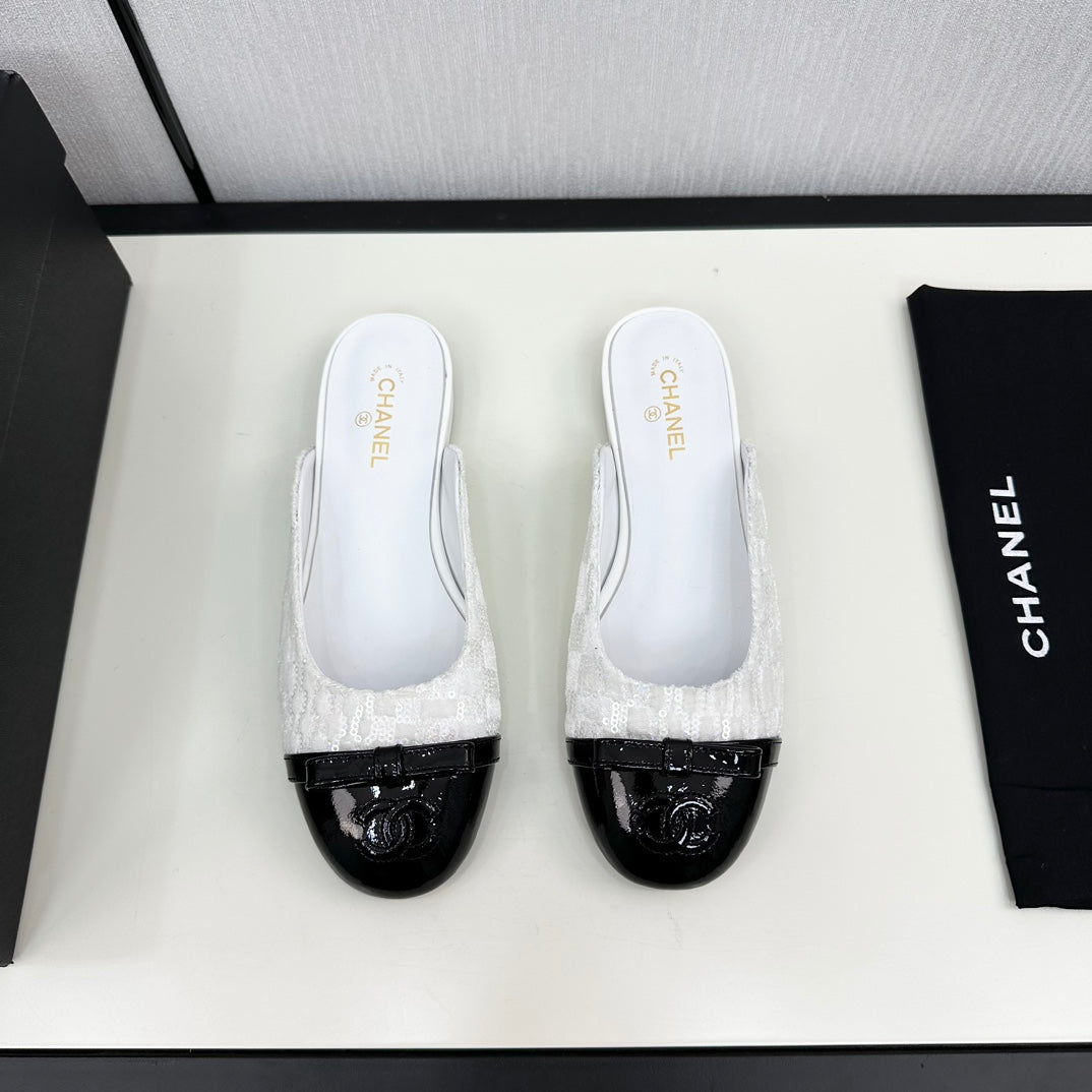BOW MULE IN WHITE FABRIC AND BLACK CALFSKIN