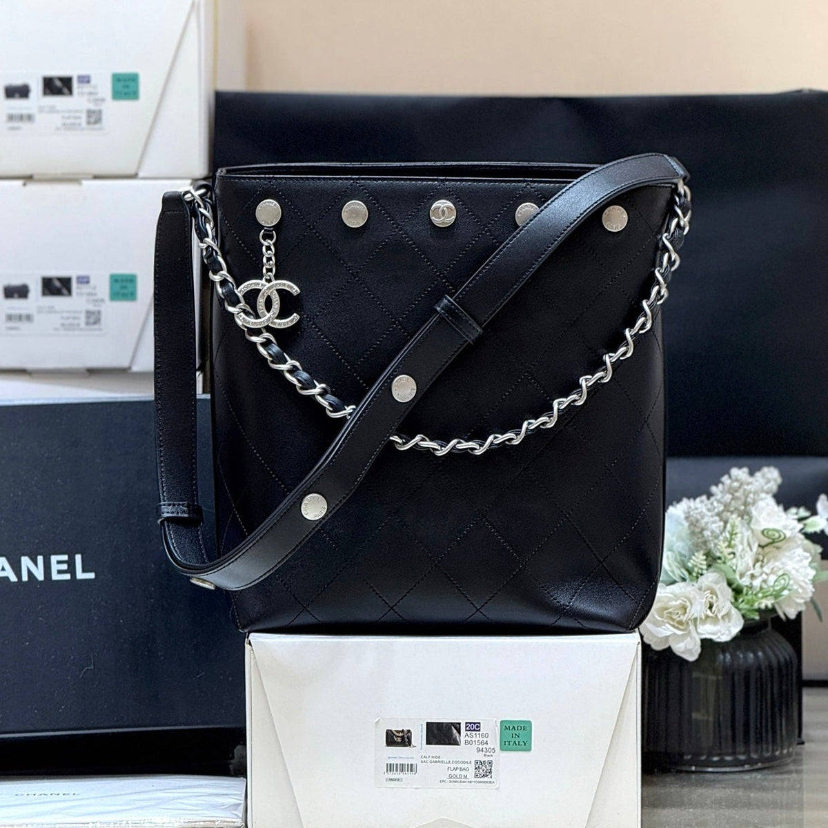 CHANEL 25S LARGE BUCKET BAG 31 IN BLACK SHINY LAMBSKIN SILVER HARDWARE