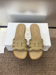 D-CLUB SLIDE SANDAL 25S IN GOLDEN BEIGE CALFSKIN