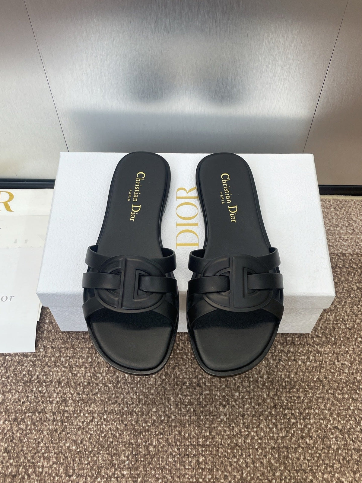 D-CLUB SLIDE SANDAL 25S IN BLACK CALFSKIN