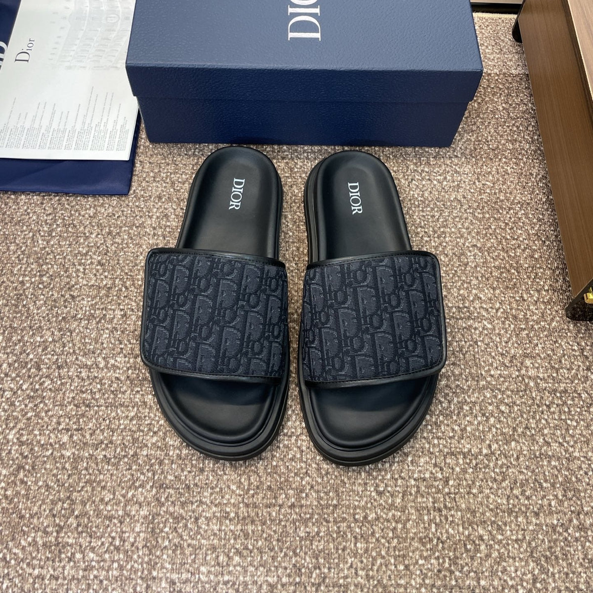 DIOR 25S ALIAS SLIDES IN BLACK CALFSKIN WITH CD OBLIQUE DARK BLUE LOGO