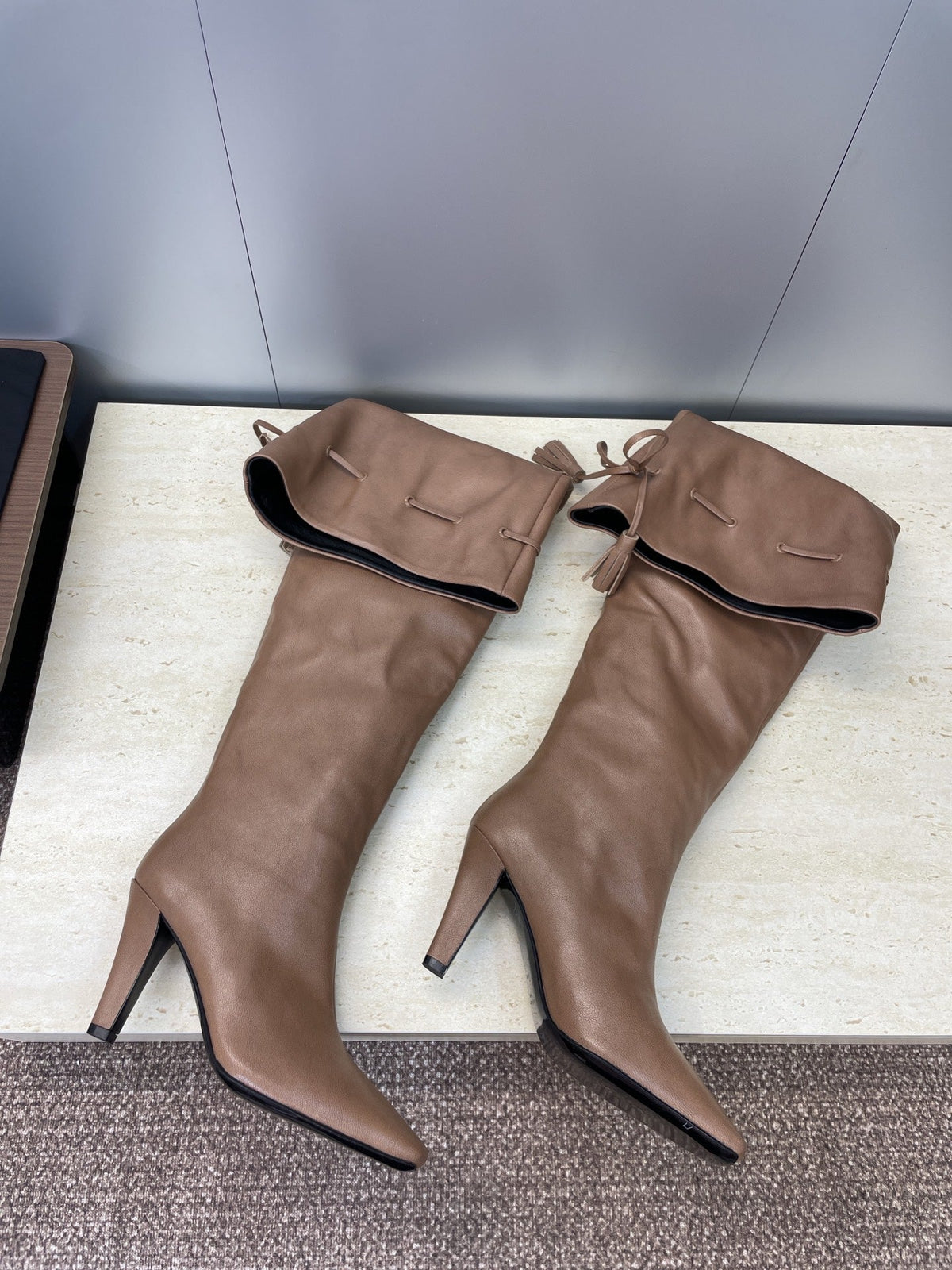 YSL 25S HIGH‑HEEL FRINGED MARTIN BOOTS 90 MM IN CHESTNUT BROWN LAMBSKIN