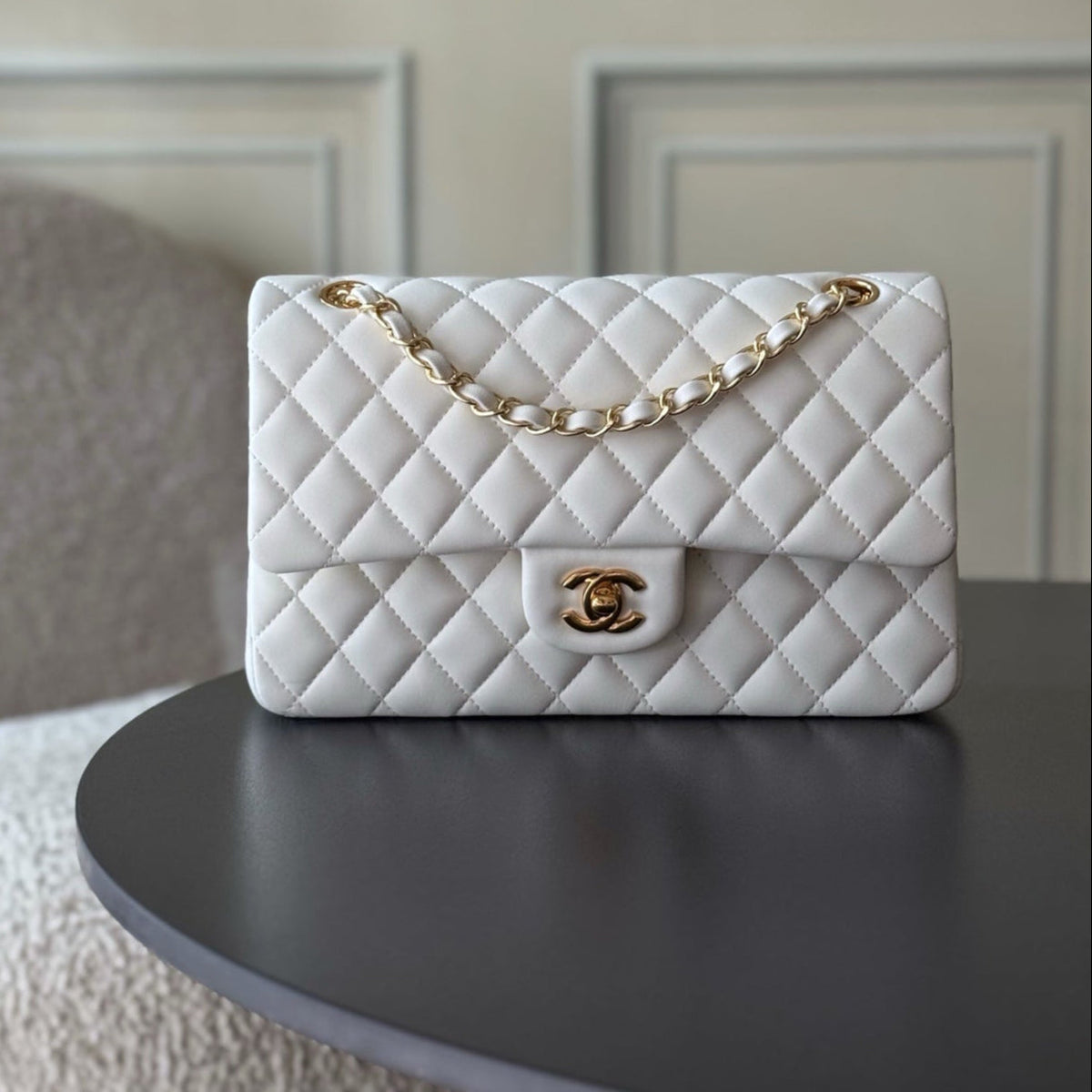 CHANEL 25S CLASSIC FLAP BAG 25 CM IN WHITE LAMBSKIN WITH GOLD HARDWARE