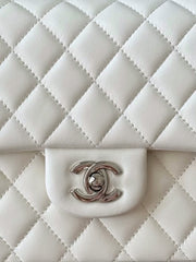 CHANEL 25S CLASSIC FLAP BAG 25 CM IN WHITE LAMBSKIN WITH SILVER HARDWARE