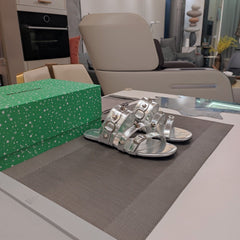 STRAPPY FLAT SANDALS IN SILVER STUDDED WAX-OIL SHEEPSKIN