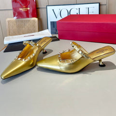 ROCKSTUD CAGED MULES 5 CM IN GOLD CALFSKIN