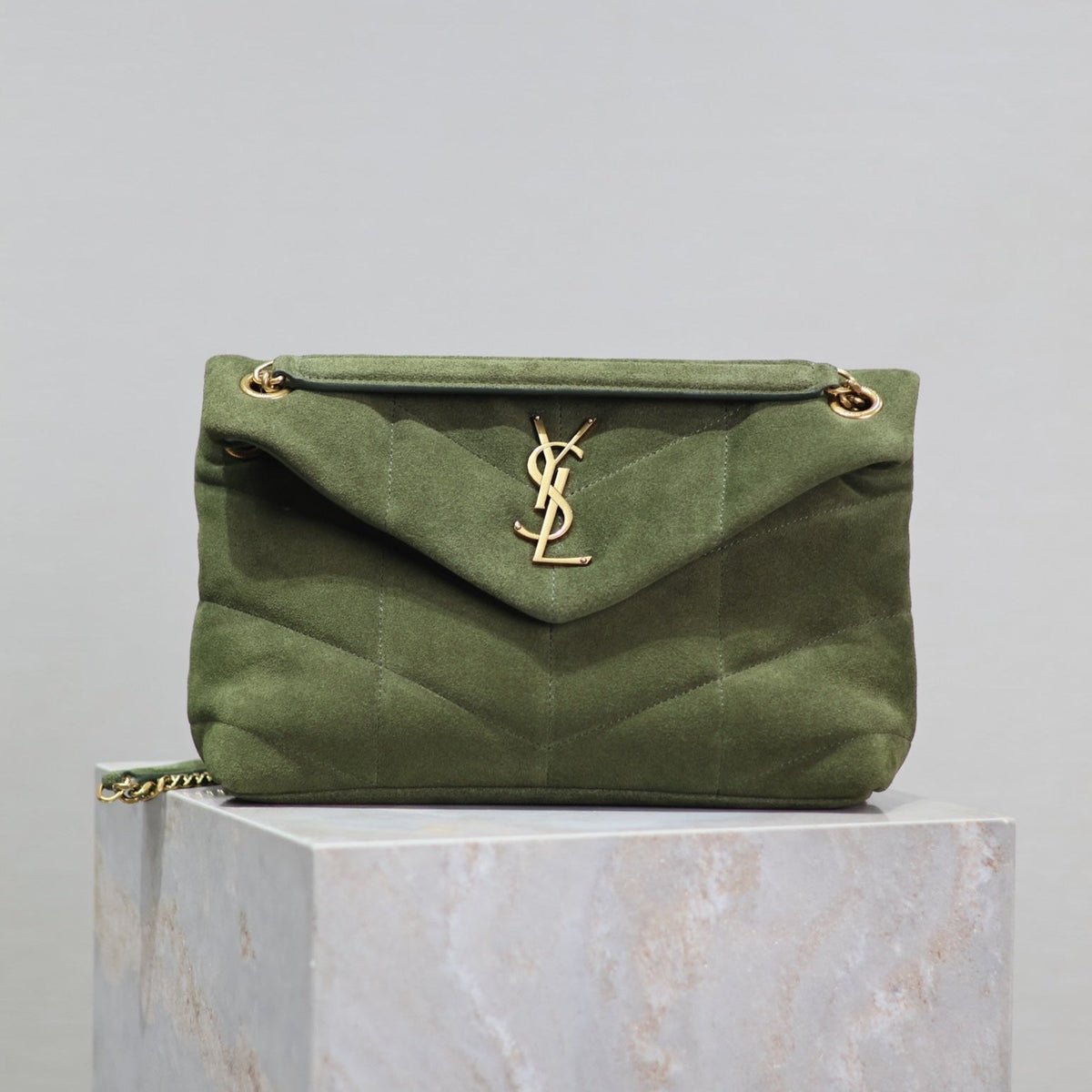 YSL 25S LOULOU PUFFER MM 29 IN GREEN SUEDE GOLD HARDWRE