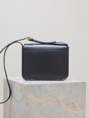 NIKI BABY 22 IN BLACK CALFSKIN GOLD LOGO