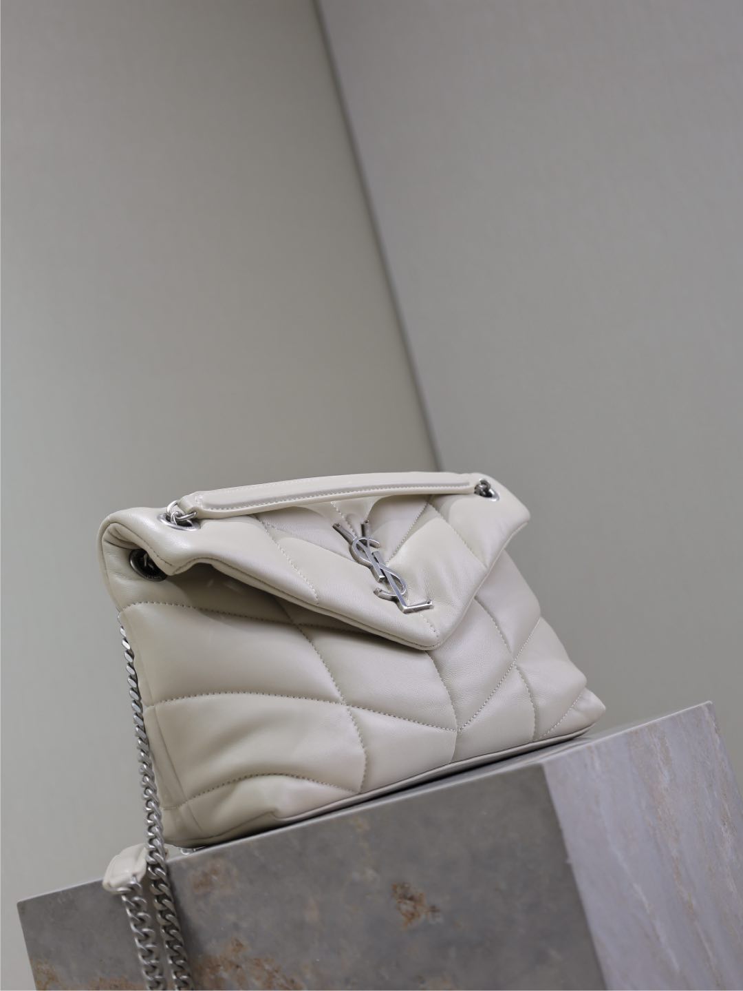 YSL 25S LOULOU PUFFER MM 29 IN SMOKEY TAUPE CALFSKIN SILVER HARDWARE