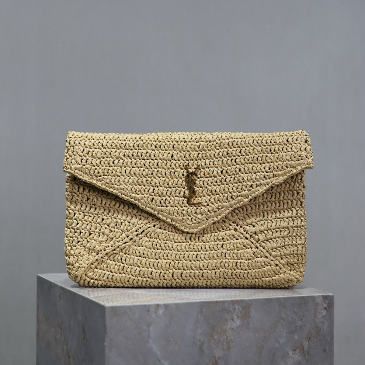 YSL 25S CASSANDRE LARGE ENVELOPE POUCH 29 IN NATURAL RAFFIA GOLD HARDWRE