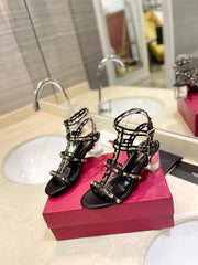 ROCKSTUD SANDAL WITH STRAP IN BLACK CALFSKIN 60 MM