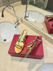 ROCKSTUD MULE SANDALS IN GOLD CALFSKIN AND TRANSPARENT PVC FILM