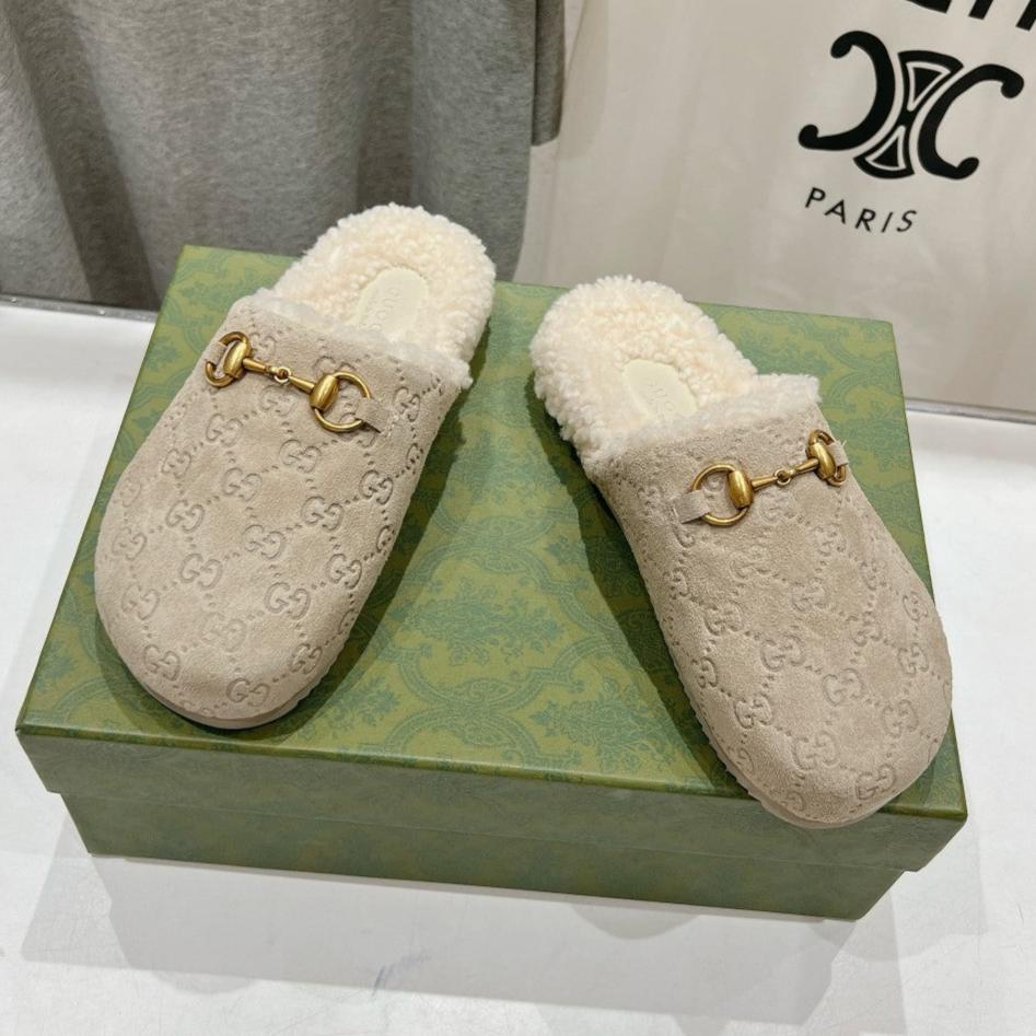 HORSEBIT MULE IN BEIGE EMBOSSED SUEDE AND FLEECE LINING