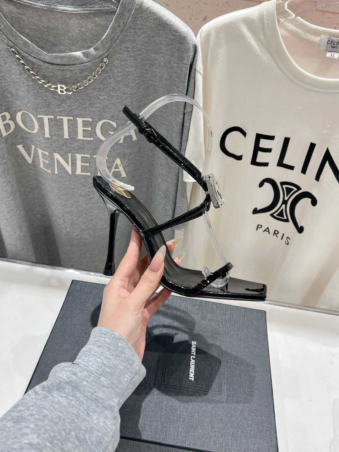 HIGH HEEL SANDALS IN BLACK GLOSSY CALFSKIN WTH STRAPS ATTACHED GEM