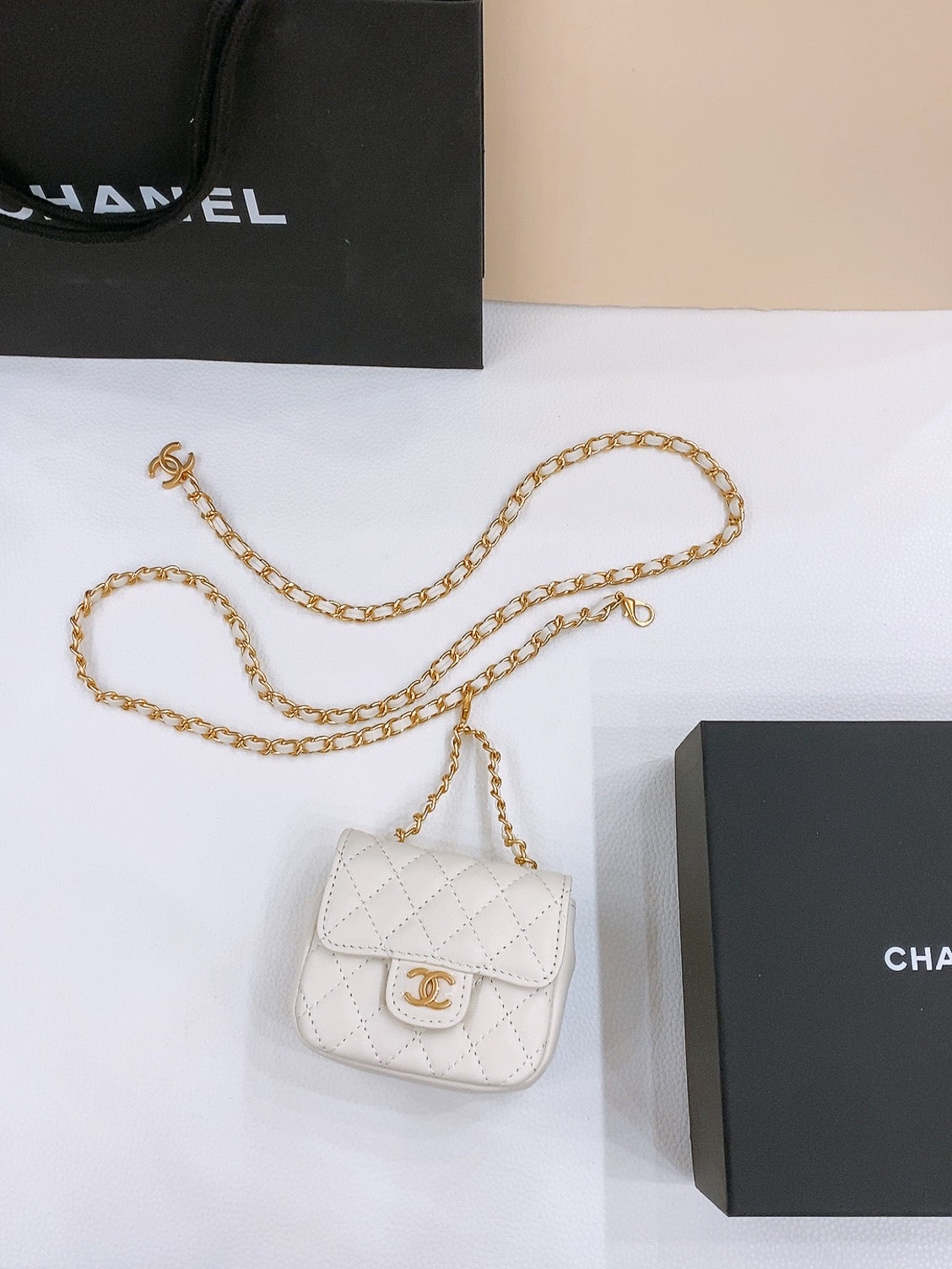 CHAIN BELT WITH GOLD METAL WHITE CALFSKIN INTERLINKING STRAPS AND MINI BAG ATTACHMENT