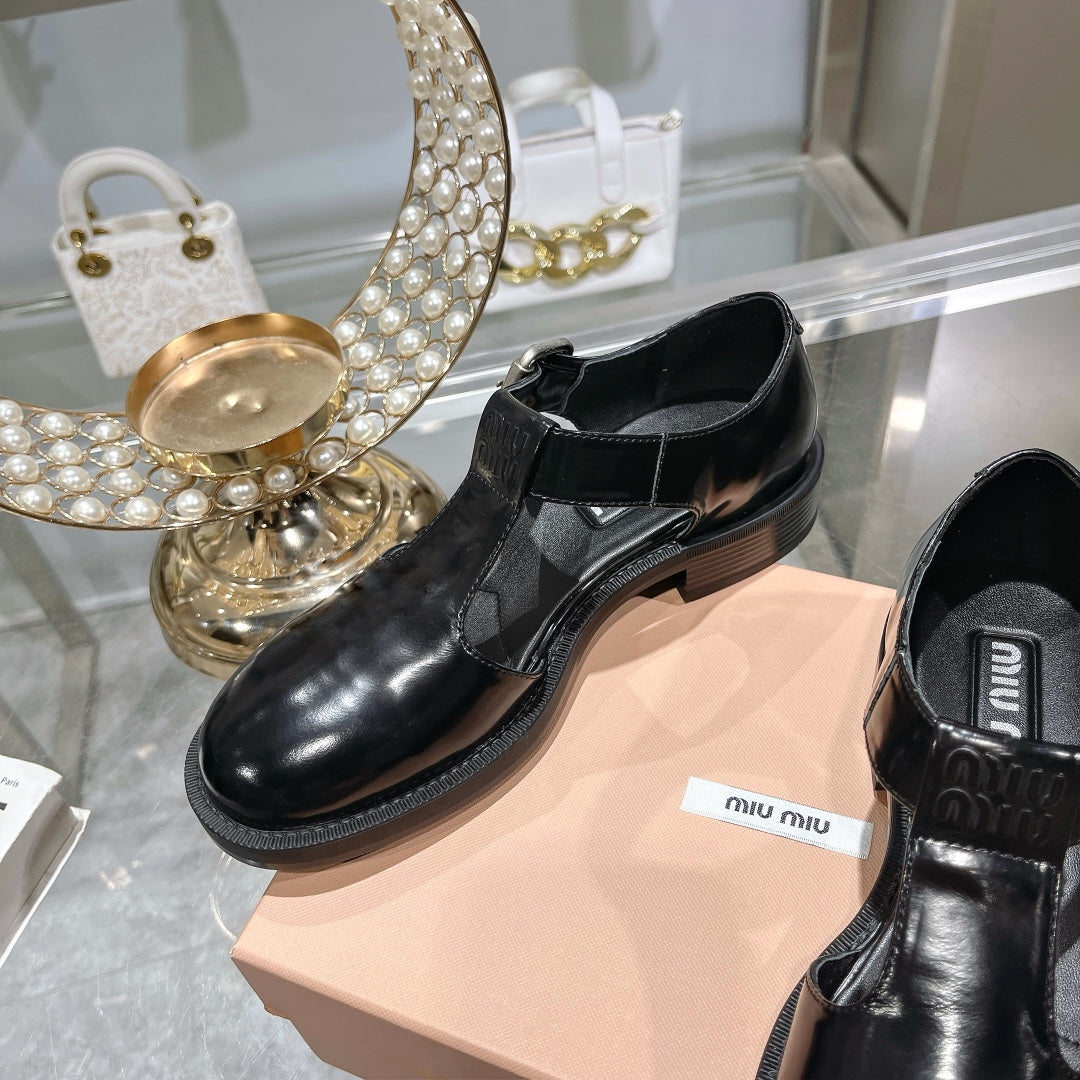 Sandal Black Cowhide With T-string