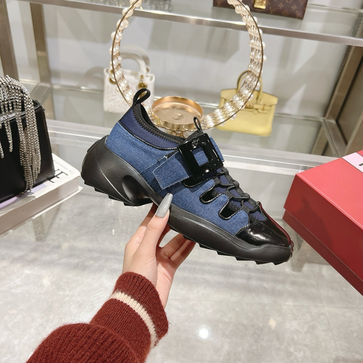 VIV' ON THE RUN TREKKY SNEAKERS IN BLACK CALFSKIN AND BLUE DENIM