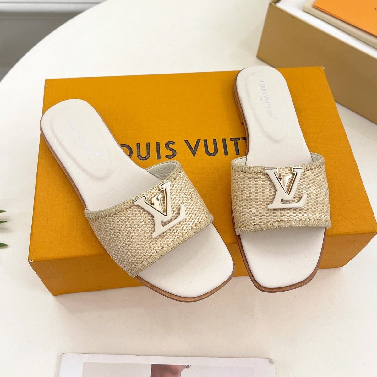 LV WOMEN CAPRI FLAT MULES IN BEIGE LEATHER AND RAFFIA