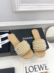 FLAT SLIDE IN FLAX YELLOW CALFSKIN WITH PEARLS