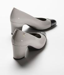 PUMPS LIGHT GRAY BLACK PATENT CALFSKIN
