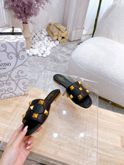 STUD FLAT SLIDE IN BLACK LAMBSKIN