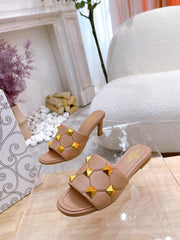 STUD FLAT SLIDE IN PEANUT BROWN LAMBSKIN