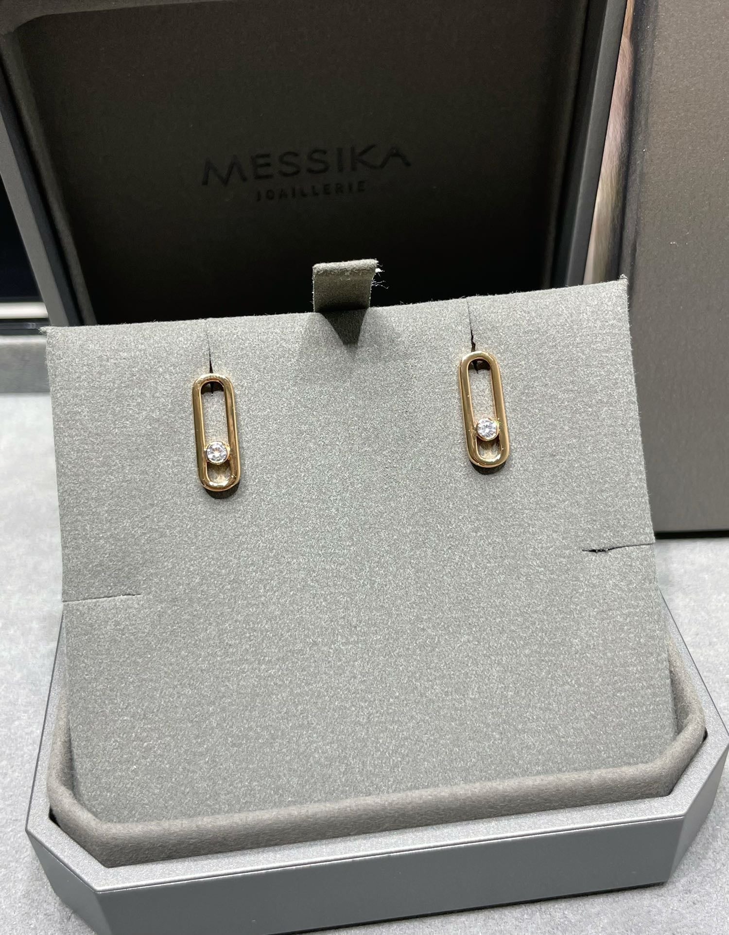 MOVE UNO SMALL 1 DIAMOND EARRINGS