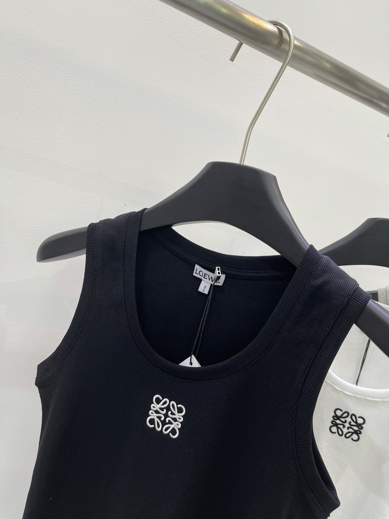 Round neck embroidered vest